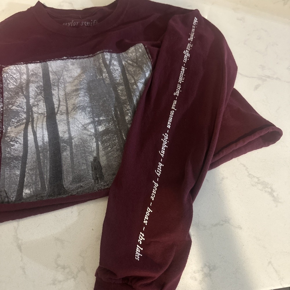 Taylor Swift Cropped Burgundy Long Sleeve Graphic T-Shirt Folklore Size Medium - Picture 5 of 8